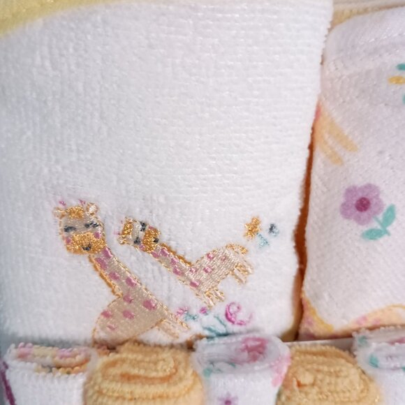 Baby Elements 9-Piece Bath Set Hooded Towels Washcloths New Baby Shower Gift - Picture 6 of 7